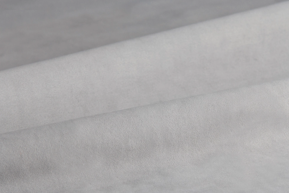 Серебристый